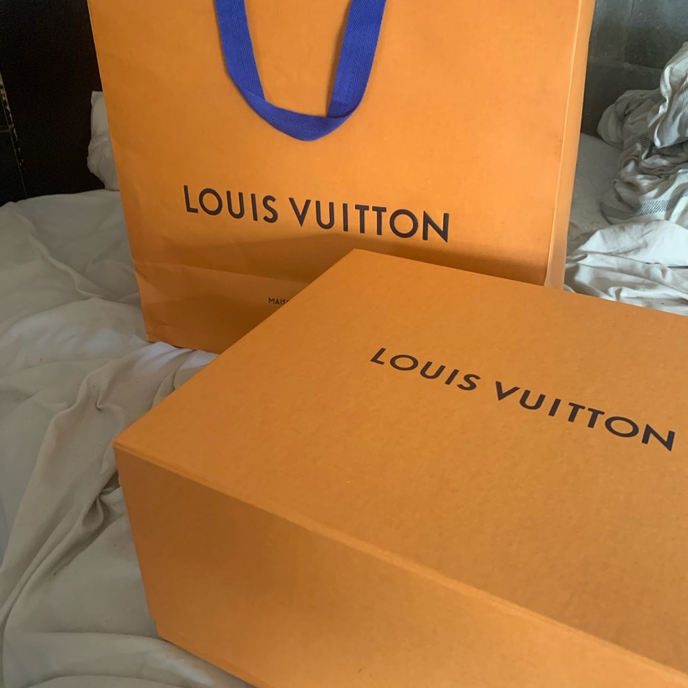 Louis Vuitton MM purse STILL FOR SALE